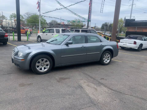 2006 Chrysler 300 for sale at Xpress Auto Sales in Roseville MI