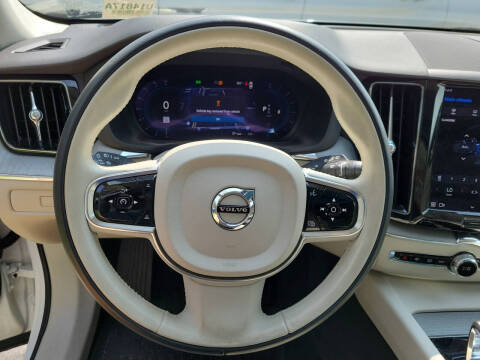 2023 Volvo XC60 B5 Plus Dark Theme