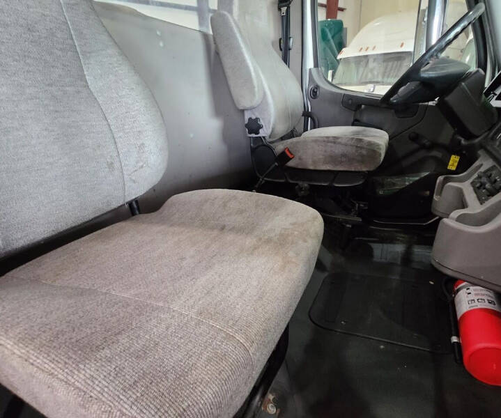 2017 Freightliner M2 106