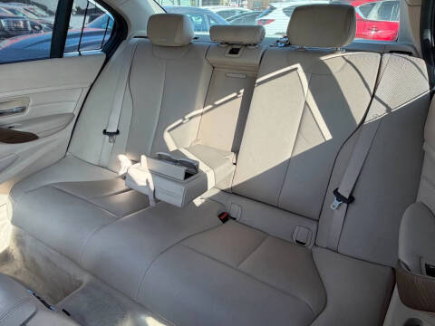 2012 BMW 3 Series 328i