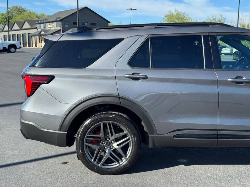 2025 Ford Explorer ST-Line