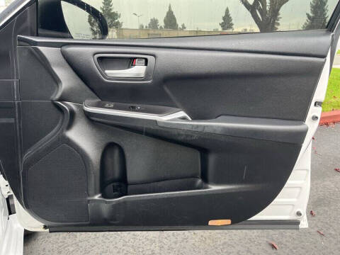 2017 Toyota Camry SE