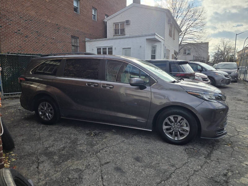 2021 Toyota Sienna LE 8-Passenger