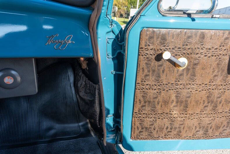 1951 Kaiser Henry-J Coupe