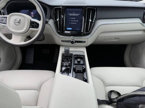 2025 Volvo XC60 T8 Plus Dark Theme