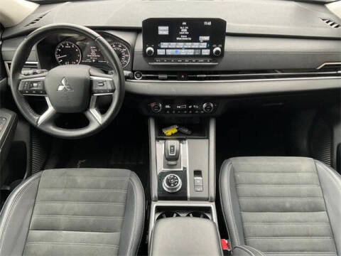 2024 Mitsubishi Outlander SE