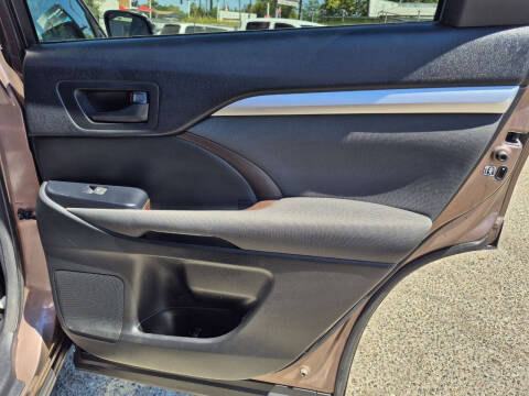 2017 Toyota Highlander LE