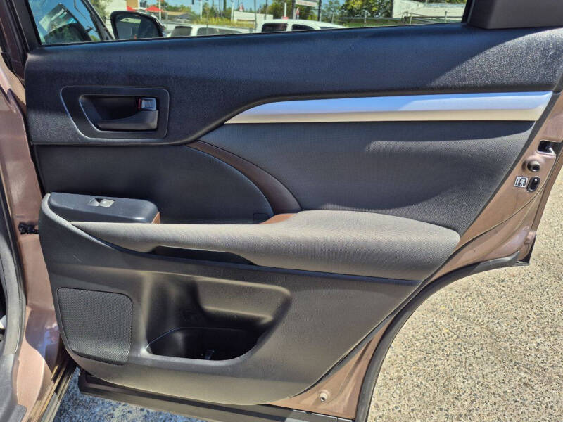 2017 Toyota Highlander LE