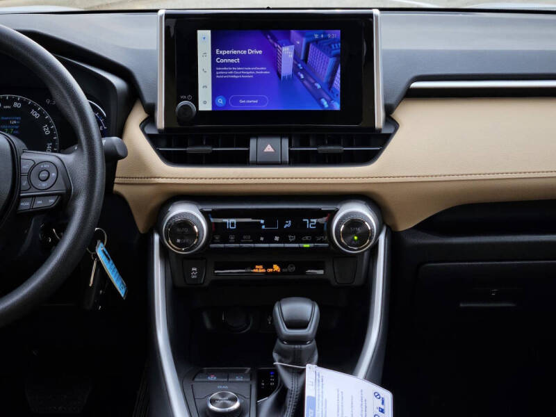 2025 Toyota RAV4 Hybrid LE