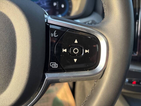 2025 Volvo XC60 B5 Plus Dark Theme