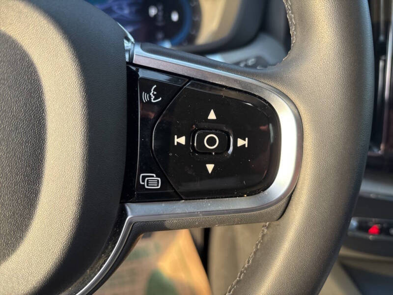 2025 Volvo XC60 B5 Plus Dark Theme