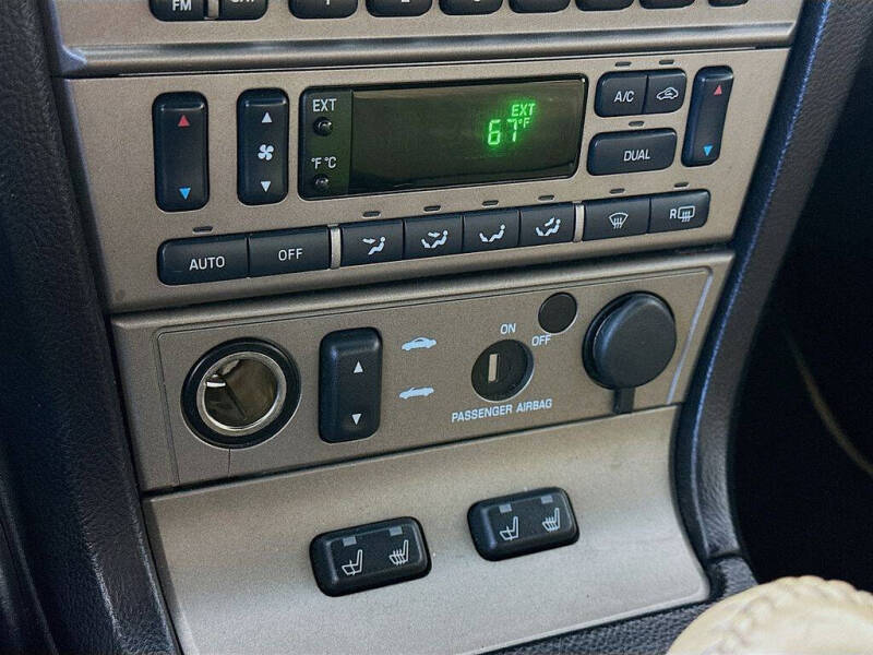 2005 Ford Thunderbird Deluxe