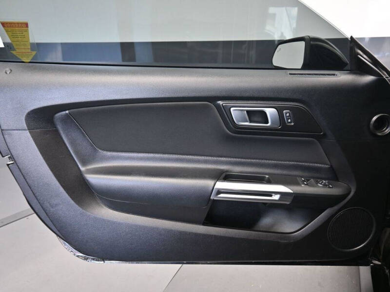 2021 Ford Mustang EcoBoost