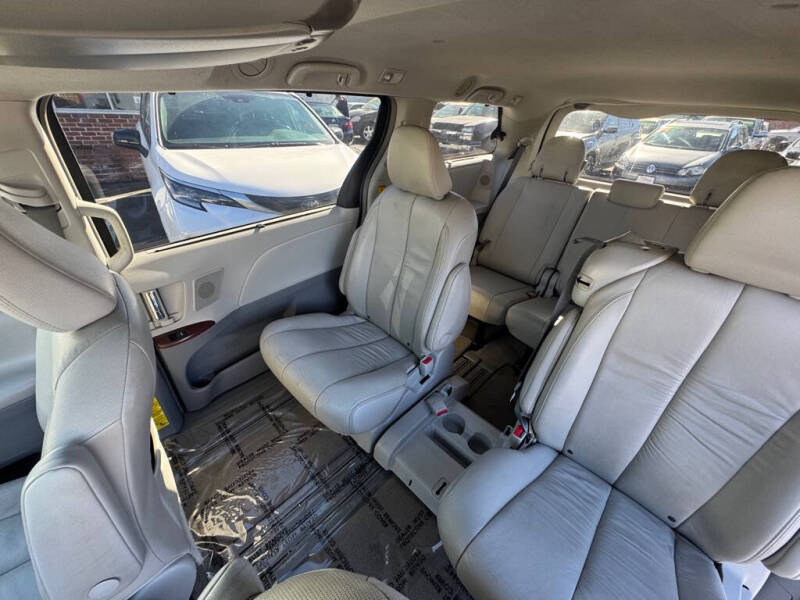 2012 Toyota Sienna XLE 8-Passenger