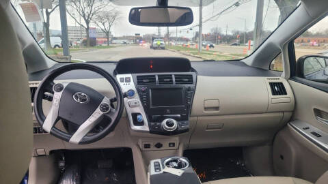 2014 Toyota Prius v Five