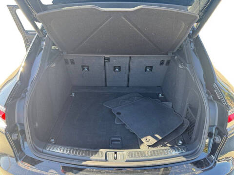 2023 Porsche Macan T