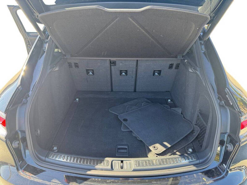 2023 Porsche Macan T