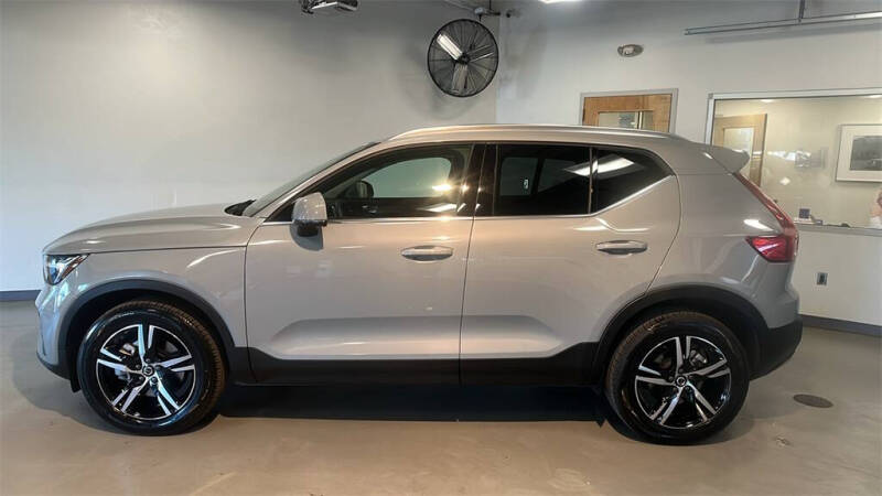 2025 Volvo XC40 B5 Core Bright Theme