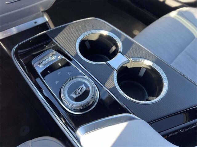 2024 Cadillac LYRIQ Luxury 2