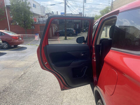 2016 Mitsubishi Outlander ES