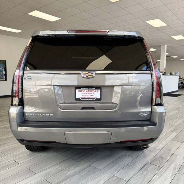 2017 Cadillac Escalade Luxury