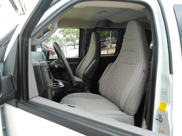 2025 Chevrolet Express LT 3500