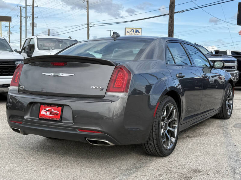 2018 Chrysler 300 S