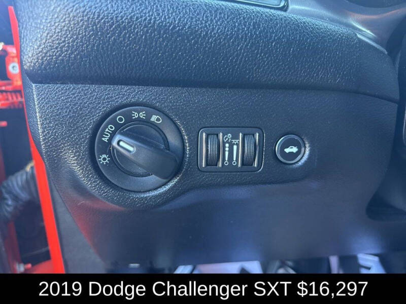 2019 Dodge Challenger SXT