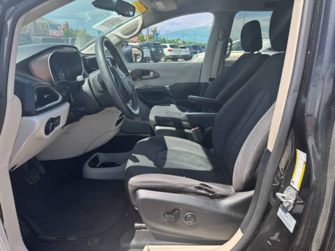 2017 Chrysler Pacifica LX