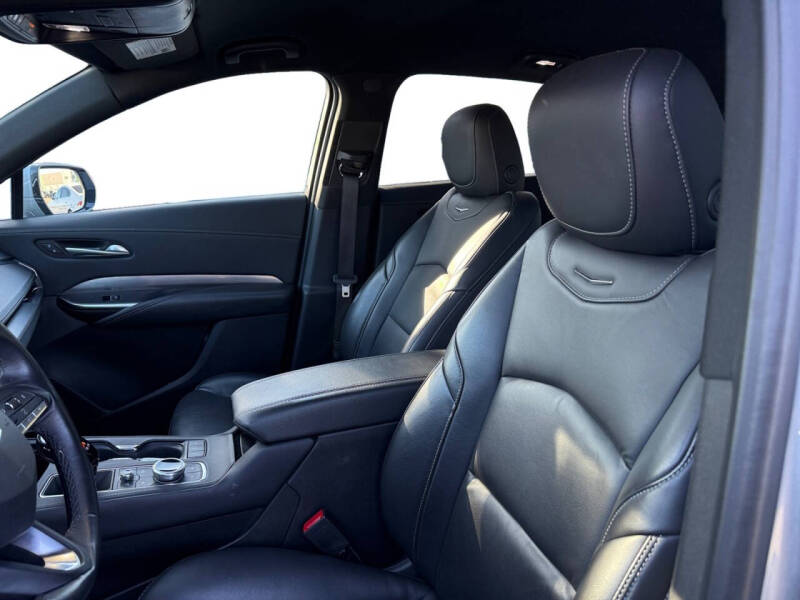 2024 Cadillac XT4 Premium Luxury