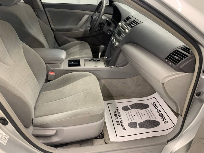 2009 Toyota Camry LE photo 41