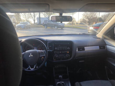 2016 Mitsubishi Outlander ES