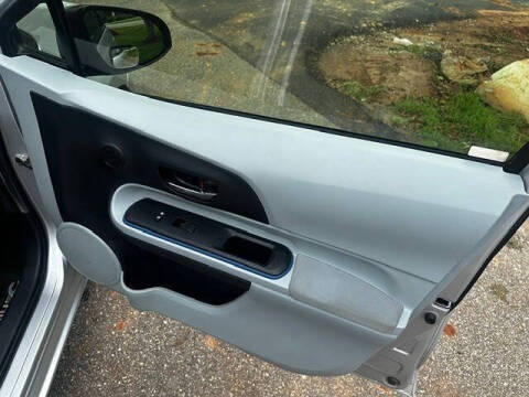 2013 Toyota Prius c Two