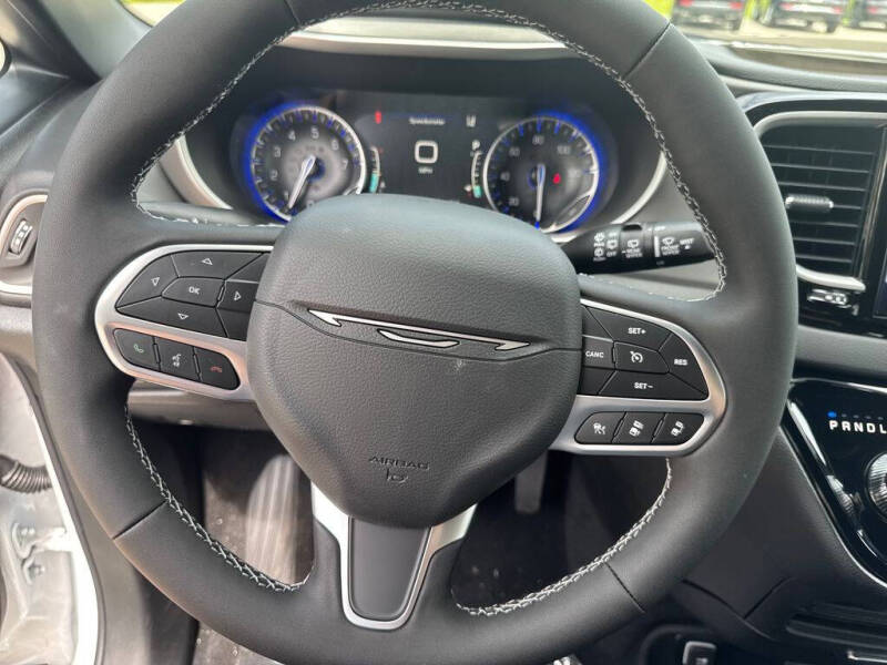 2027 Chrysler Pacifica LX