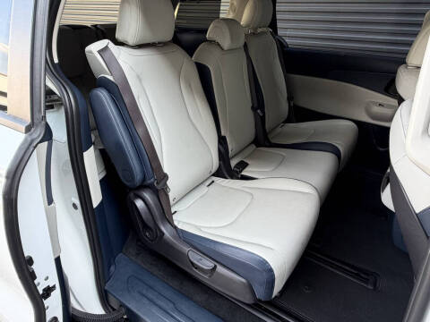 2025 Kia Carnival Hybrid EX