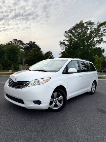 2013 Toyota Sienna LE 8-Passenger