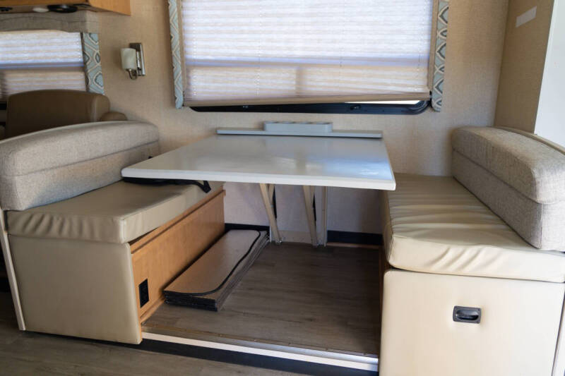 2017 Thor Motor Coach WINDSPORT 34F