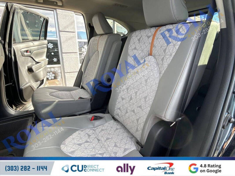 2023 Toyota Highlander Hybrid Bronze Edition