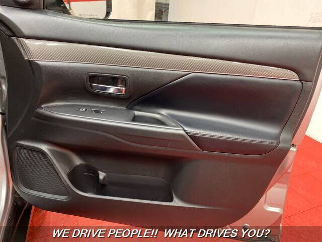 2020 Mitsubishi Outlander SE