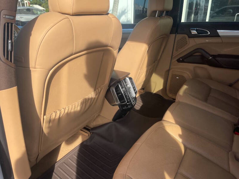 2018 Porsche Cayenne Platinum Edition