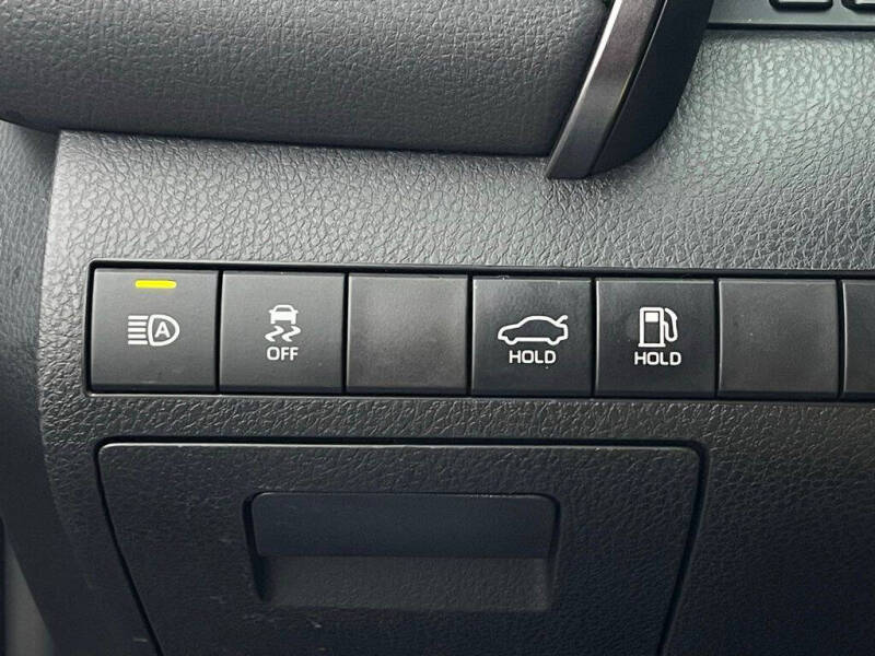 2024 Toyota Camry Hybrid SE