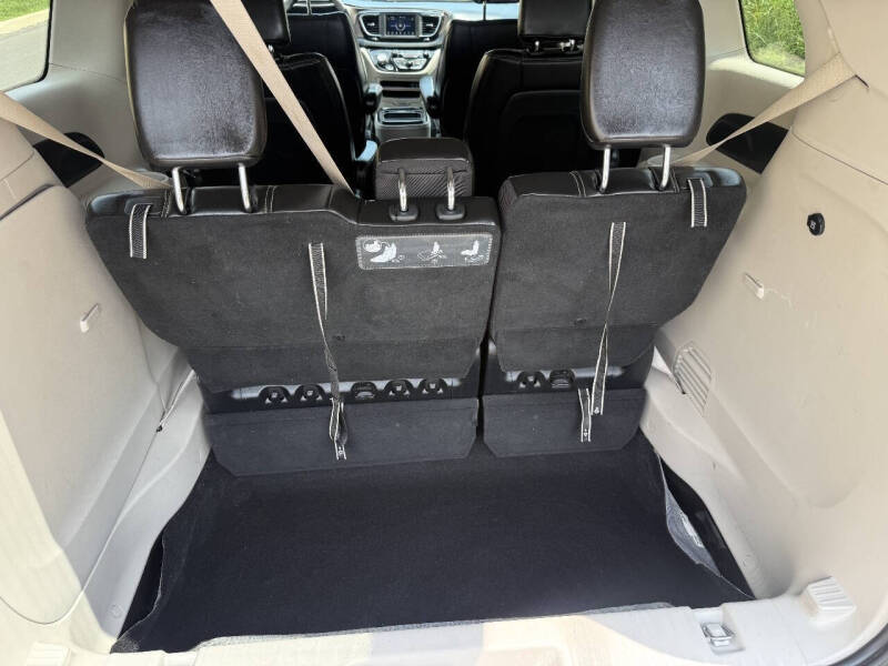 2020 Chrysler Voyager LXi