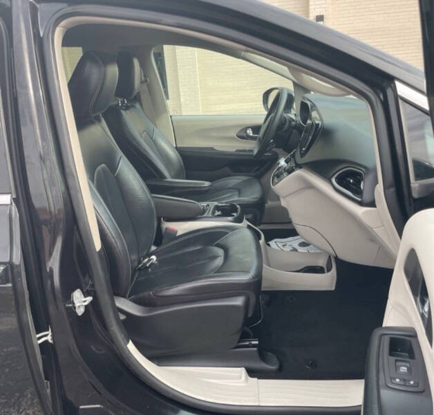 2022 Chrysler Pacifica Touring L