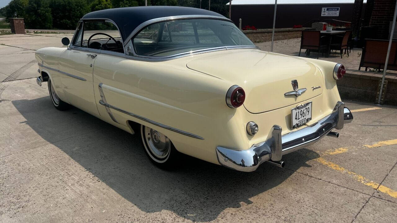 1953 Ford Crestline 7