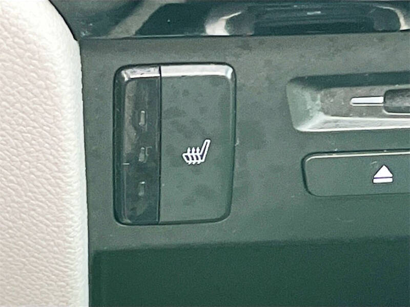 2021 Honda Pilot Touring w/Rear Captain's Chairs