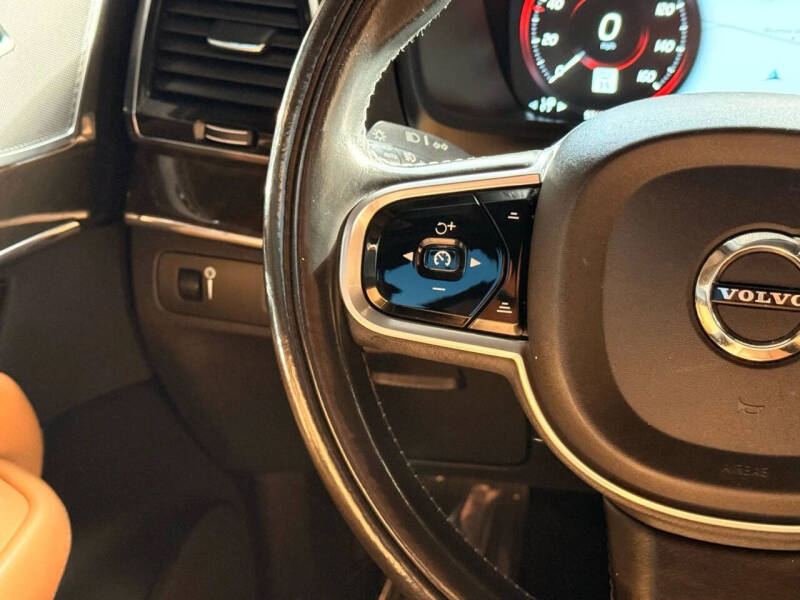 2018 Volvo XC90 T6 Momentum