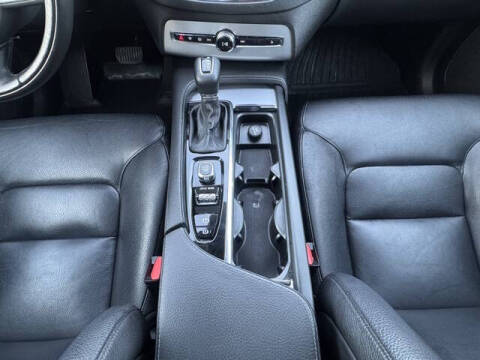 2018 Volvo XC90 T5 Momentum 5-Passenger