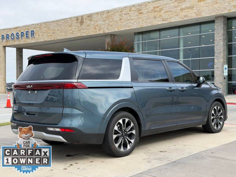 2024 Kia Carnival EX