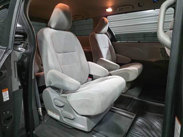 2020 Toyota Sienna LE 7-Passenger