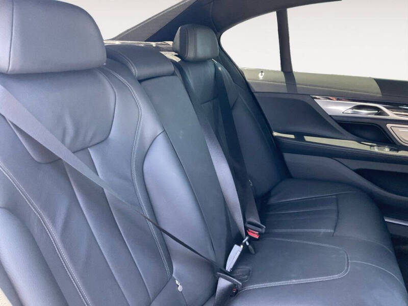 2022 BMW 7 Series 740i